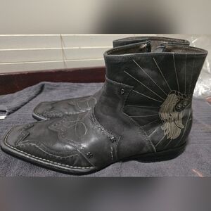 Lounge By MARK NASON YOU ROCK BOKTS